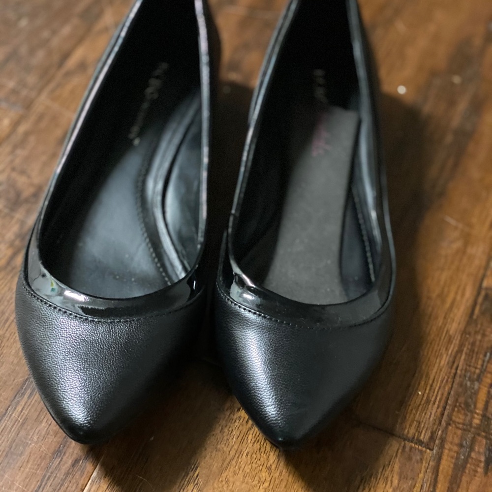 BCBG black flats
